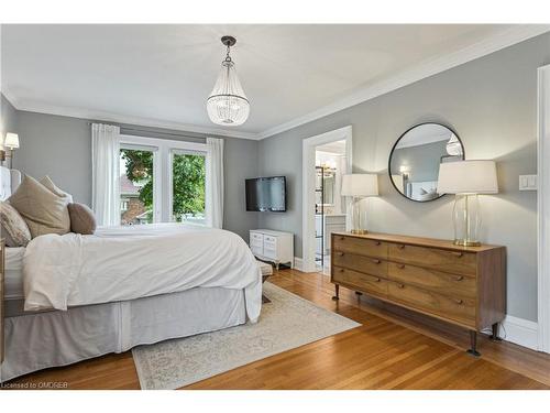 972 Montclair Avenue, Hamilton, ON - Indoor Photo Showing Bedroom