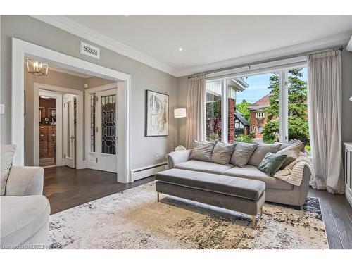 972 Montclair Avenue, Hamilton, ON - Indoor Photo Showing Living Room