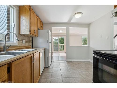 A-521 Rosemeadow Crescent, Waterloo, ON - Indoor Photo Showing Kitchen With Double Sink