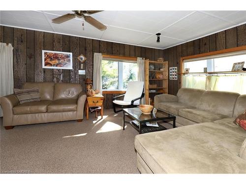 1950 River Road Road W, Wasaga Beach, ON - Indoor Photo Showing Living Room