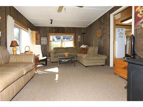 1950 River Road Road W, Wasaga Beach, ON - Indoor Photo Showing Living Room