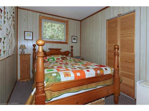 1950 River Road Road W, Wasaga Beach, ON - Indoor Photo Showing Bedroom