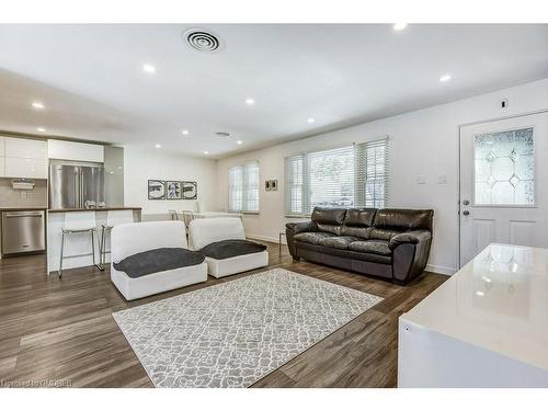 50 Beamer Avenue, St. Catharines, ON - Indoor Photo Showing Living Room