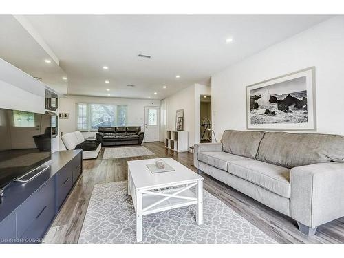 50 Beamer Avenue, St. Catharines, ON - Indoor Photo Showing Living Room