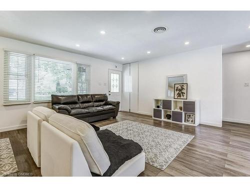 50 Beamer Avenue, St. Catharines, ON - Indoor Photo Showing Living Room