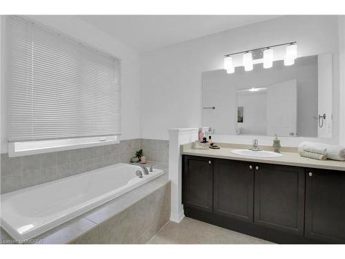 777 Gleeson Road, Milton, ON - Indoor Photo Showing Bathroom