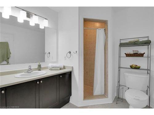 777 Gleeson Road, Milton, ON - Indoor Photo Showing Bathroom