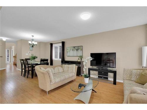 777 Gleeson Road, Milton, ON - Indoor Photo Showing Living Room