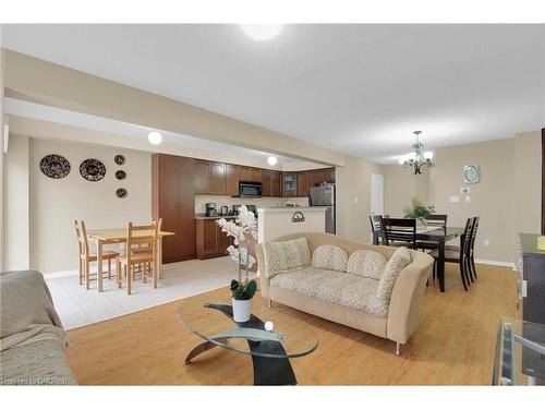 777 Gleeson Road, Milton, ON - Indoor Photo Showing Living Room