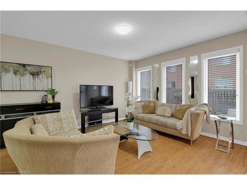 777 Gleeson Road, Milton, ON - Indoor Photo Showing Living Room