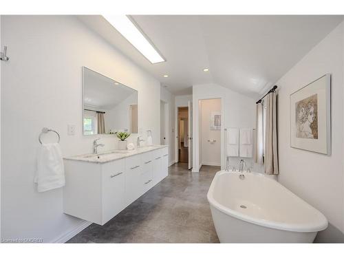 76 Brock Street, Oakville, ON - Indoor Photo Showing Bathroom