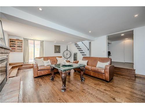 76 Brock Street, Oakville, ON - Indoor Photo Showing Living Room