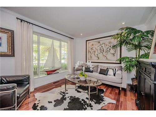 76 Brock Street, Oakville, ON - Indoor Photo Showing Living Room