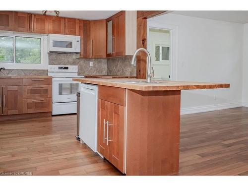 86 Woodward Street, Bracebridge, ON - Indoor Photo Showing Kitchen