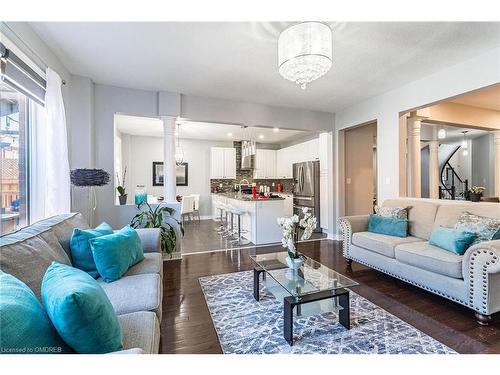 652 Mockridge Terrace, Milton, ON - Indoor Photo Showing Living Room