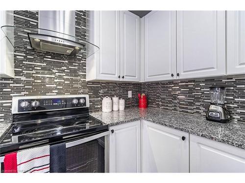 652 Mockridge Terrace, Milton, ON - Indoor Photo Showing Kitchen With Upgraded Kitchen