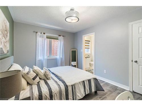 652 Mockridge Terrace, Milton, ON - Indoor Photo Showing Bedroom