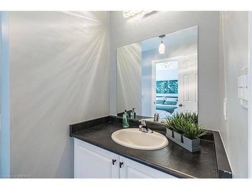 652 Mockridge Terrace, Milton, ON - Indoor Photo Showing Bathroom