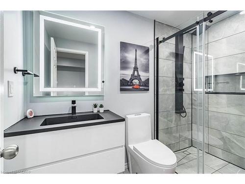 652 Mockridge Terrace, Milton, ON - Indoor Photo Showing Bathroom