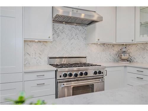 5181 Blue Spruce Avenue, Burlington, ON - Indoor Photo Showing Kitchen With Upgraded Kitchen