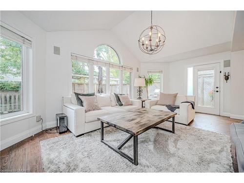 5181 Blue Spruce Avenue, Burlington, ON - Indoor Photo Showing Living Room