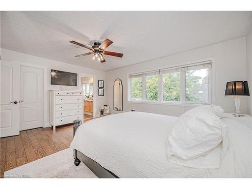 5181 Blue Spruce Avenue, Burlington, ON - Indoor Photo Showing Bedroom