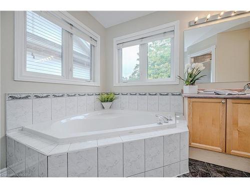 5181 Blue Spruce Avenue, Burlington, ON - Indoor Photo Showing Bathroom