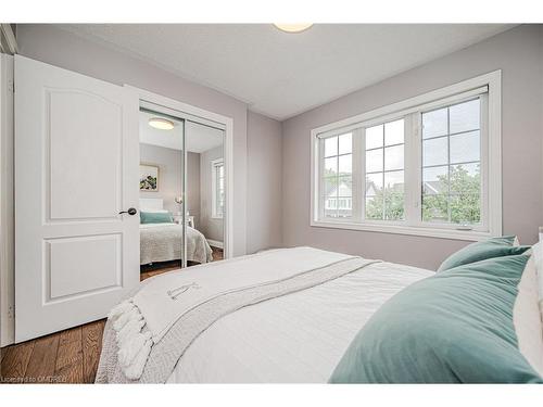 5181 Blue Spruce Avenue, Burlington, ON - Indoor Photo Showing Bedroom