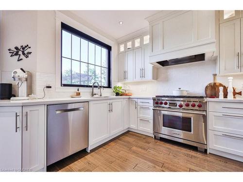 2355 Yolanda Drive, Oakville, ON - Indoor Photo Showing Kitchen With Upgraded Kitchen