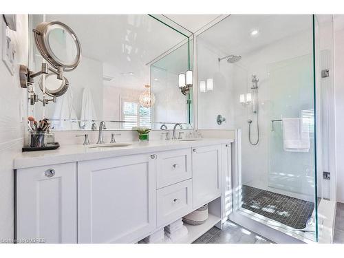 2355 Yolanda Drive, Oakville, ON - Indoor Photo Showing Bathroom