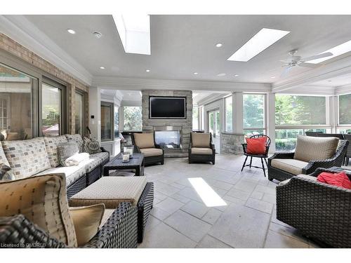 24 Raymar Place, Oakville, ON - Indoor Photo Showing Living Room