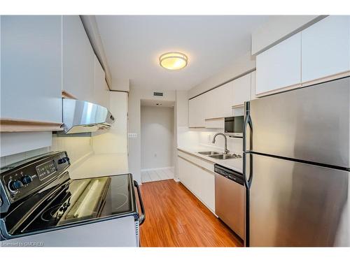 310-2199 Sixth Line, Oakville, ON - Indoor Photo Showing Kitchen With Double Sink