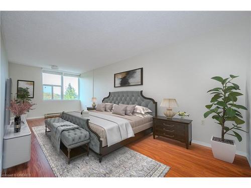 310-2199 Sixth Line, Oakville, ON - Indoor Photo Showing Bedroom