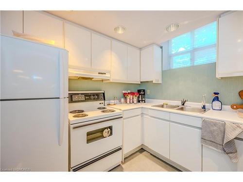 310-2199 Sixth Line, Oakville, ON - Indoor Photo Showing Kitchen With Double Sink