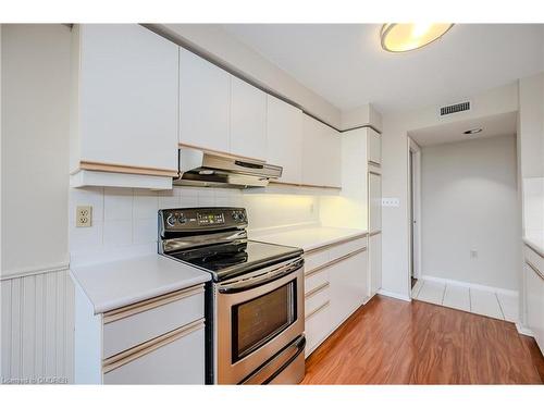 310-2199 Sixth Line, Oakville, ON - Indoor Photo Showing Kitchen