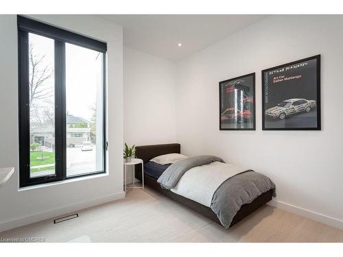 5008 Spruce Avenue, Burlington, ON - Indoor Photo Showing Bedroom