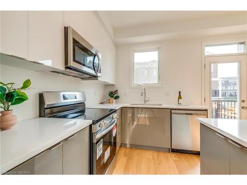 3044 Bramall Gardens, Oakville, ON - Indoor Photo Showing Kitchen With Stainless Steel Kitchen With Upgraded Kitchen