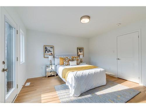 3044 Bramall Gardens, Oakville, ON - Indoor Photo Showing Bedroom