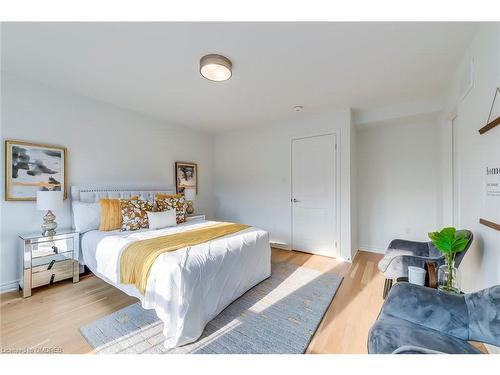 3044 Bramall Gardens, Oakville, ON - Indoor Photo Showing Bedroom