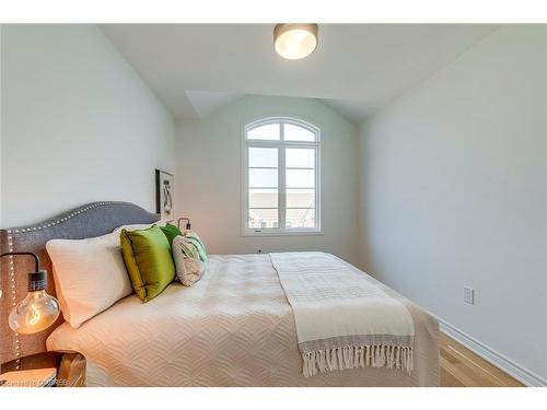 3044 Bramall Gardens, Oakville, ON - Indoor Photo Showing Bedroom