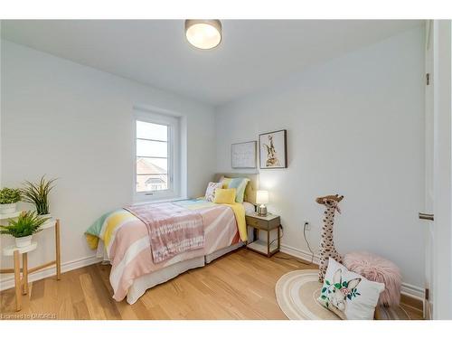 3044 Bramall Gardens, Oakville, ON - Indoor Photo Showing Bedroom