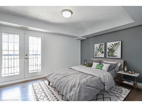 413-2055 Appleby Line, Burlington, ON - Indoor Photo Showing Bedroom