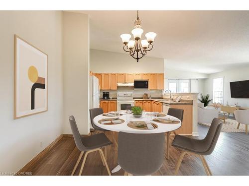 413-2055 Appleby Line, Burlington, ON - Indoor Photo Showing Dining Room