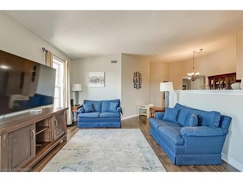 413-2055 Appleby Line, Burlington, ON - Indoor Photo Showing Living Room