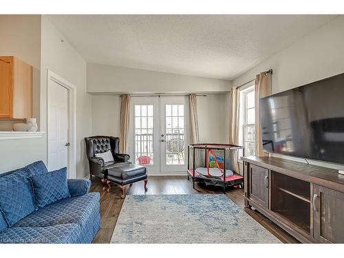 413-2055 Appleby Line, Burlington, ON - Indoor Photo Showing Living Room