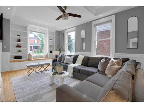 376 Pine Street, Milton, ON - Indoor Photo Showing Living Room