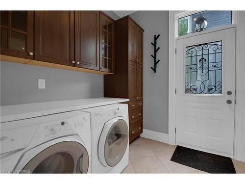 376 Pine Street, Milton, ON - Indoor Photo Showing Laundry Room