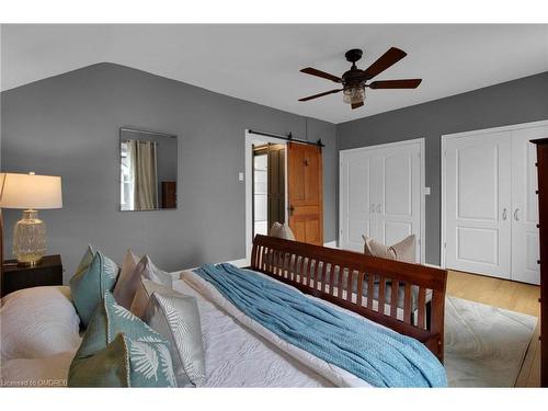 376 Pine Street, Milton, ON - Indoor Photo Showing Bedroom