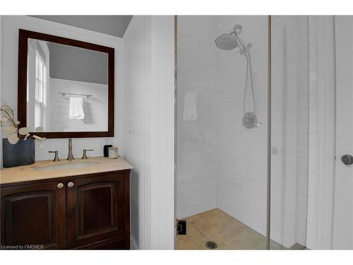 376 Pine Street, Milton, ON - Indoor Photo Showing Bathroom