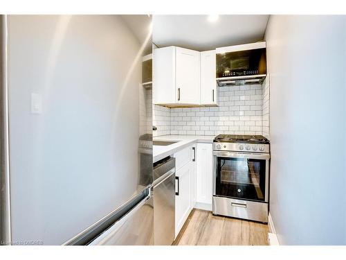 1-64 Wellington Street S, Hamilton, ON - Indoor Photo Showing Kitchen With Upgraded Kitchen